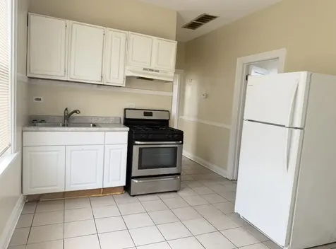 8353 South Brandon Avenue Chicago IL 60617