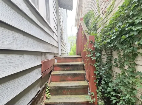 8353 South Brandon Avenue Chicago IL 60617