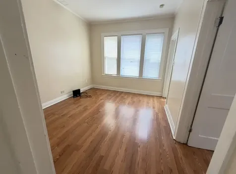 8353 South Brandon Avenue Chicago IL 60617