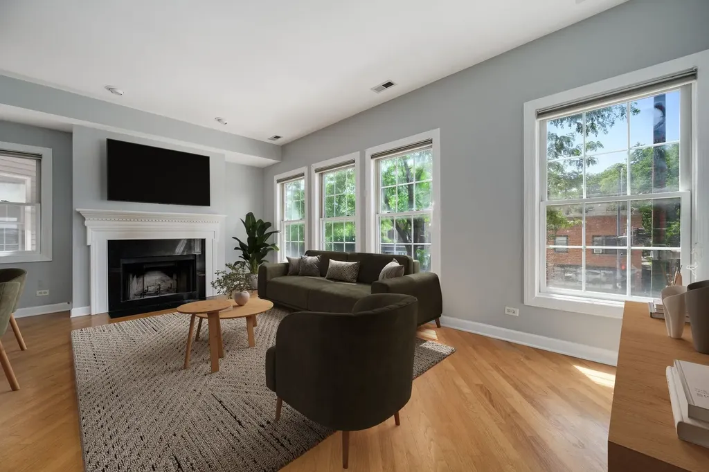 3759 North Ashland Avenue Chicago IL 60613