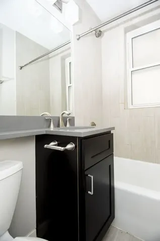 511 West Belmont Avenue Chicago IL 60657