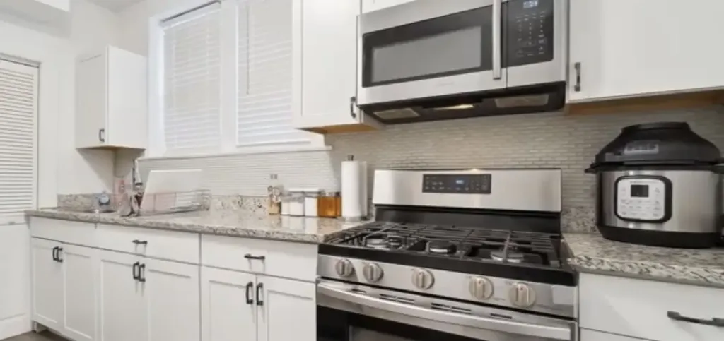 7942 South Eberhart Avenue Chicago IL 60619