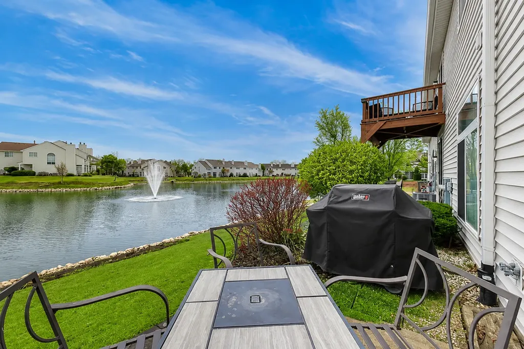 1052 Ripple Ridge Darien IL 60561
