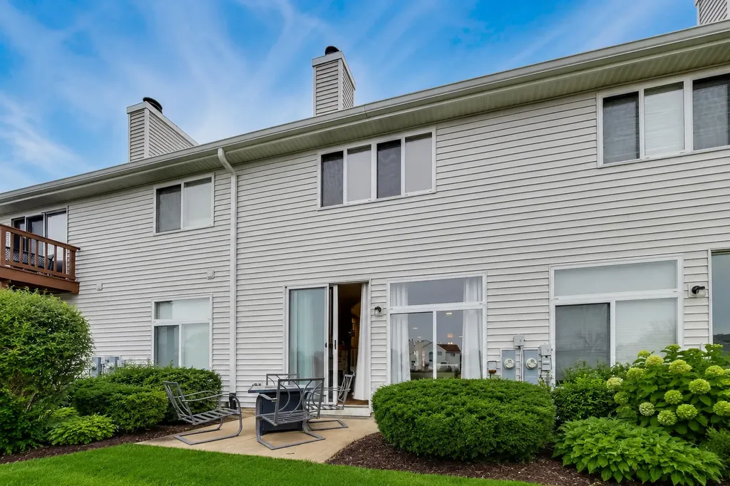 1052 Ripple Ridge Darien IL 60561