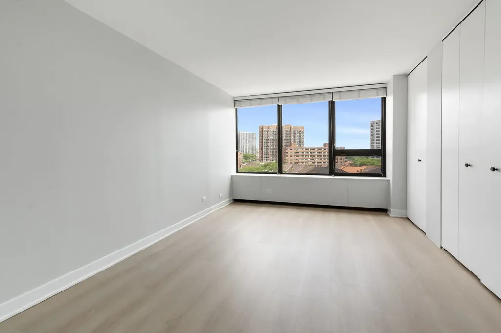 3930 North Pine Grove Avenue Chicago IL 60613