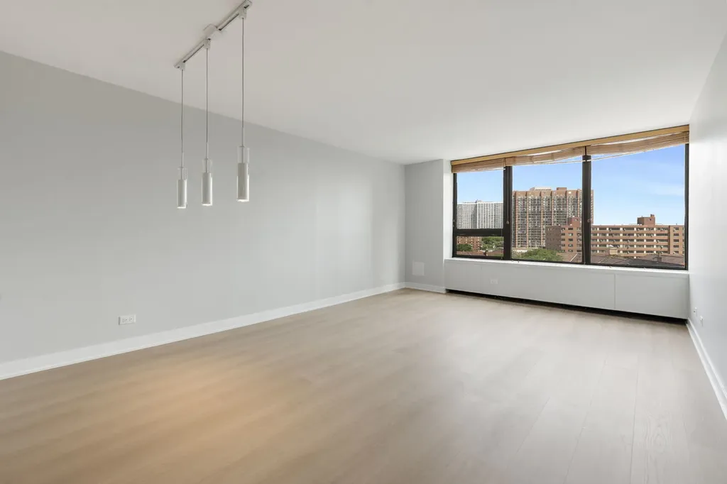 3930 North Pine Grove Avenue Chicago IL 60613