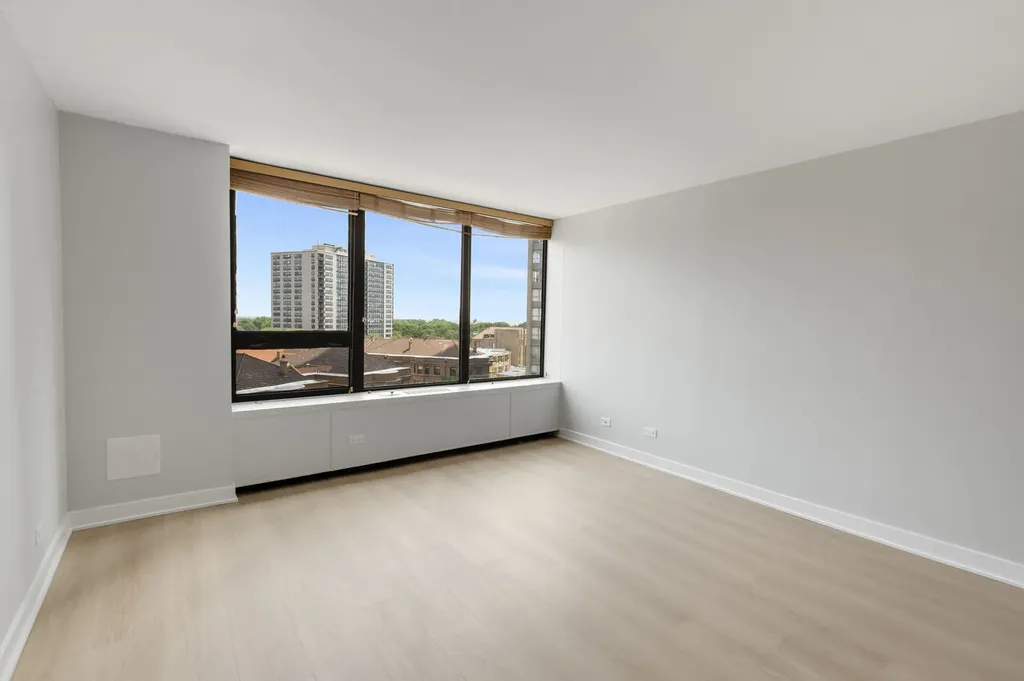 3930 North Pine Grove Avenue Chicago IL 60613