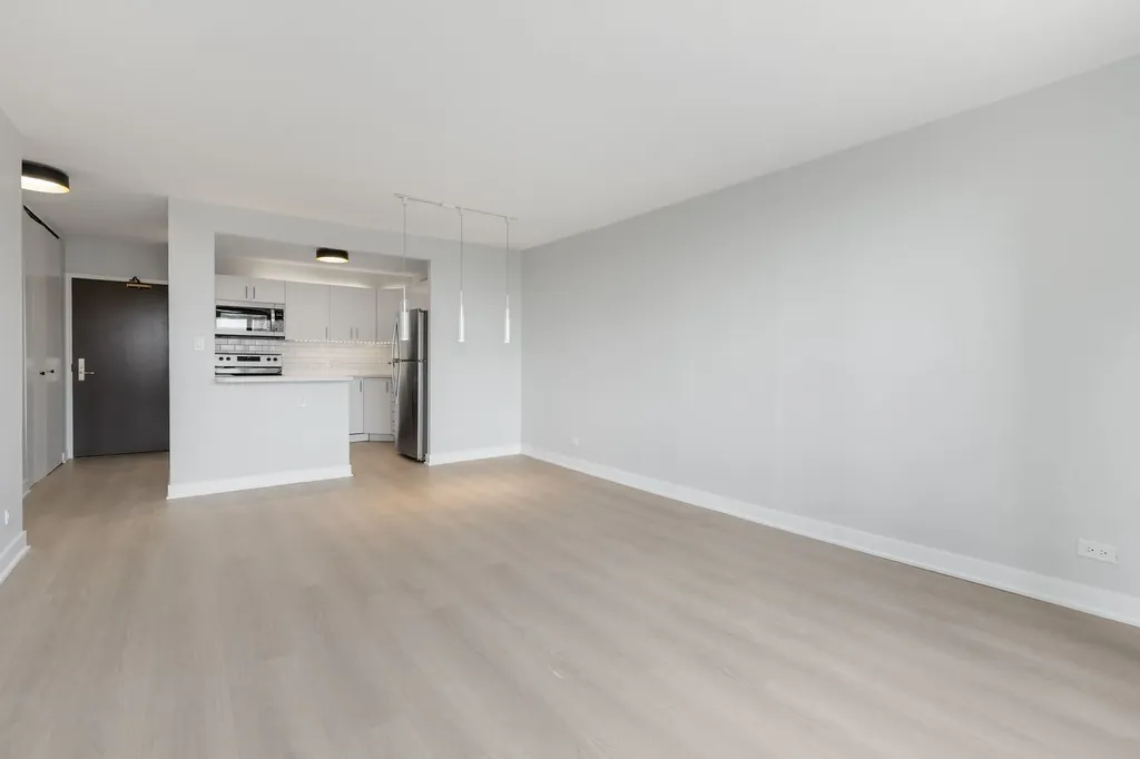 3930 North Pine Grove Avenue Chicago IL 60613