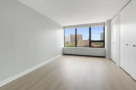 3930 North Pine Grove Avenue Chicago IL 60613