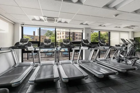 3930 North Pine Grove Avenue Chicago IL 60613