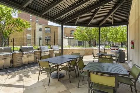 3930 North Pine Grove Avenue Chicago IL 60613