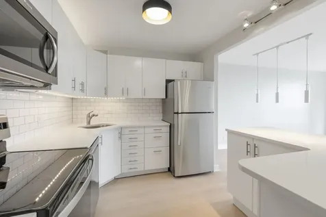 3930 North Pine Grove Avenue Chicago IL 60613