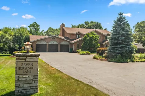 7 Horseshoe Lane Lemont IL 60439