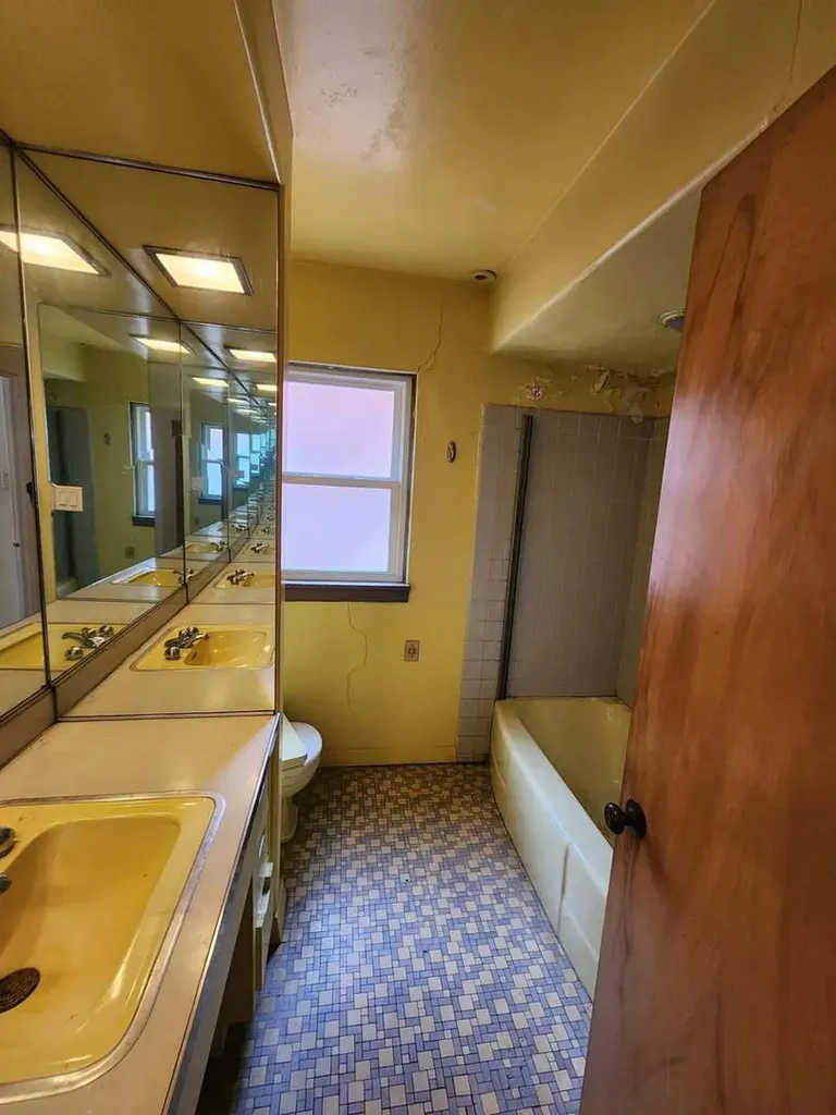6723 South Euclid Avenue Chicago IL 60649