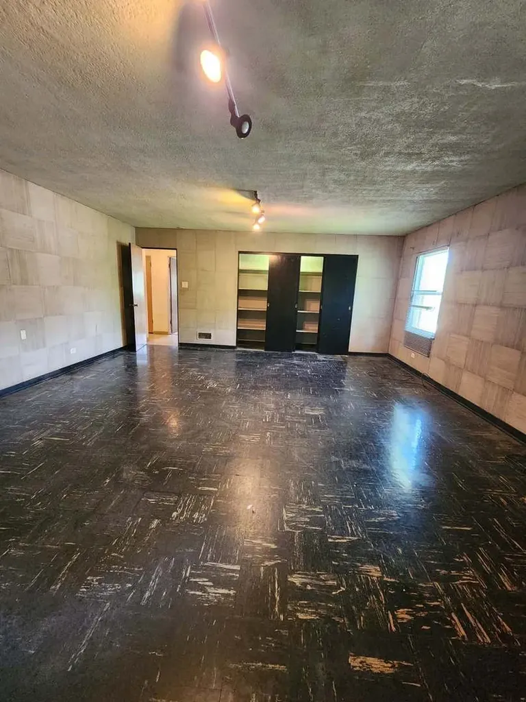 6723 South Euclid Avenue Chicago IL 60649