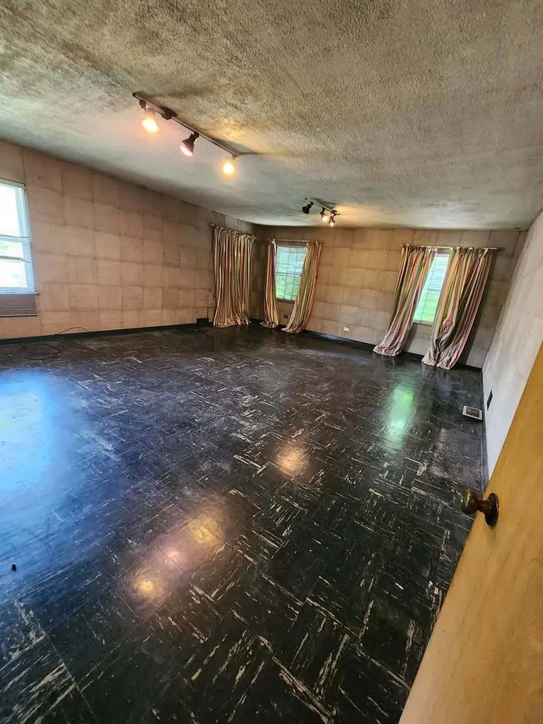 6723 South Euclid Avenue Chicago IL 60649