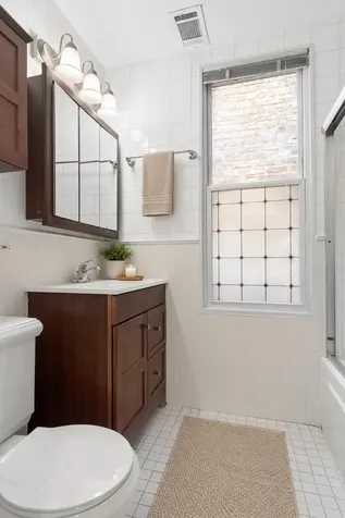 2838 North Sheffield Avenue Chicago IL 60657