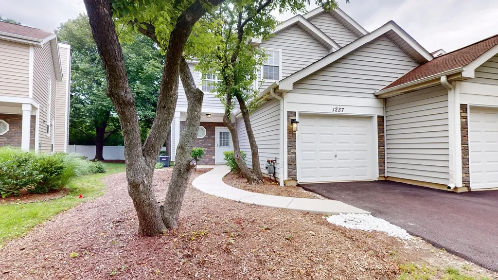 1237 Cranbrook Drive Schaumburg IL 60193