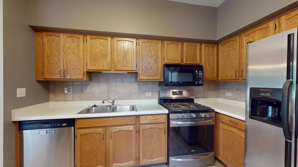 1237 Cranbrook Drive Schaumburg IL 60193