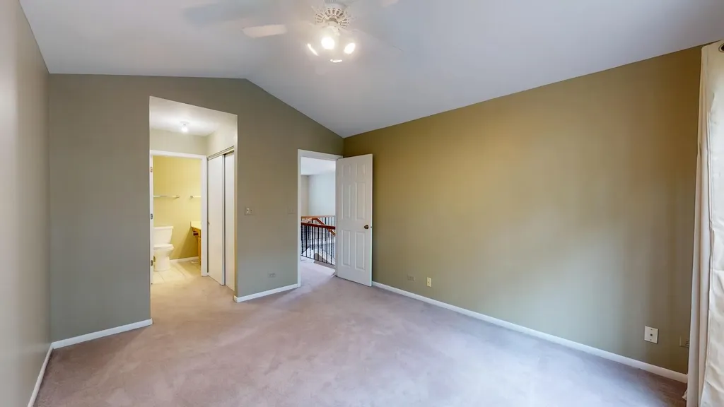 1237 Cranbrook Drive Schaumburg IL 60193