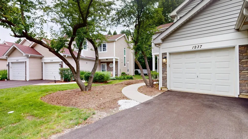 1237 Cranbrook Drive Schaumburg IL 60193