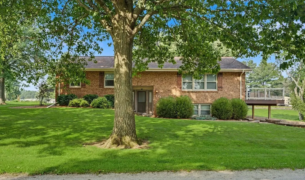 29 Dunlap Sidney IL 61877