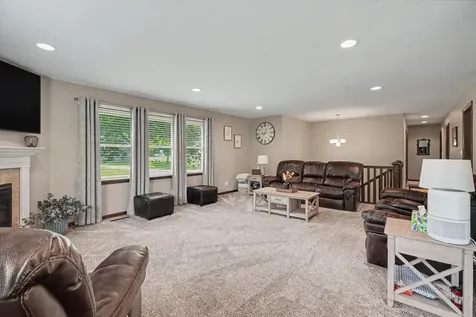 29 Dunlap Sidney IL 61877