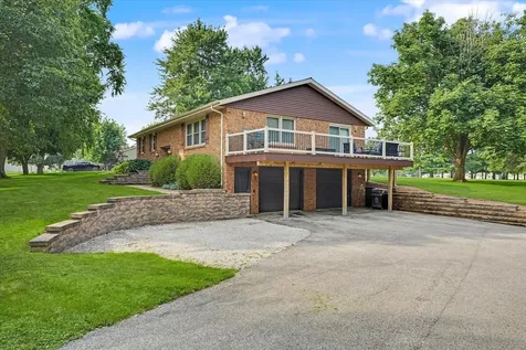 29 Dunlap Sidney IL 61877