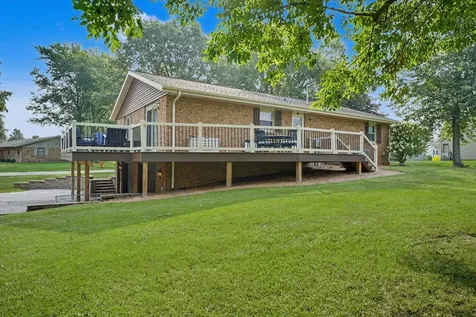 29 Dunlap Sidney IL 61877