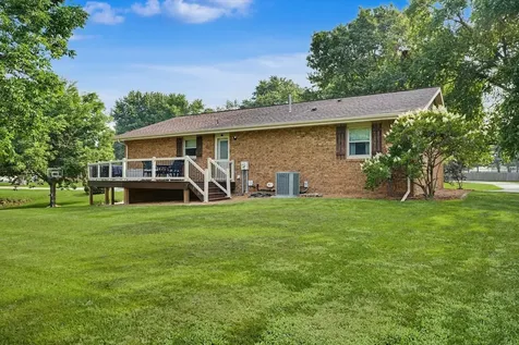 29 Dunlap Sidney IL 61877