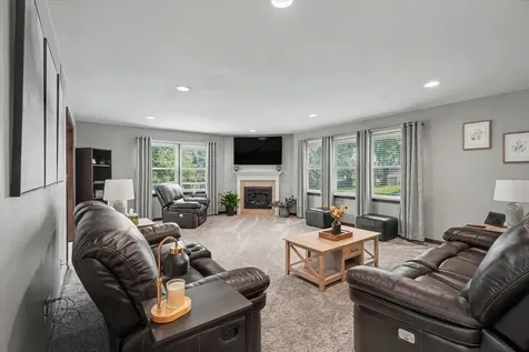 29 Dunlap Sidney IL 61877