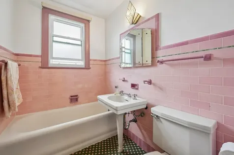 6638 North Trumbull Avenue Lincolnwood IL 60712