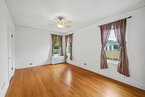 6638 North Trumbull Avenue Lincolnwood IL 60712