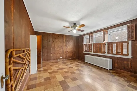 6638 North Trumbull Avenue Lincolnwood IL 60712