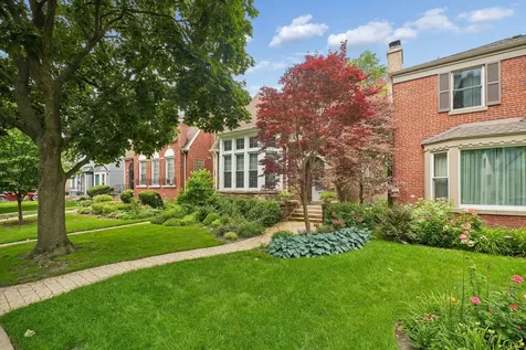 6638 North Trumbull Avenue Lincolnwood IL 60712