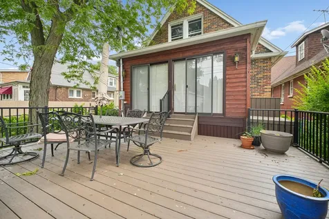 6638 North Trumbull Avenue Lincolnwood IL 60712