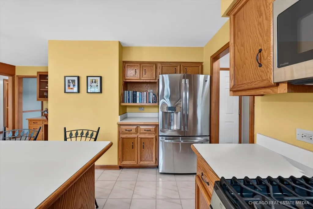 425 Brentwood Court Roselle IL 60172