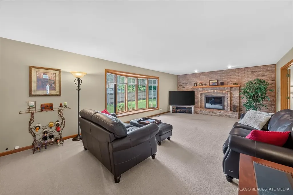 425 Brentwood Court Roselle IL 60172