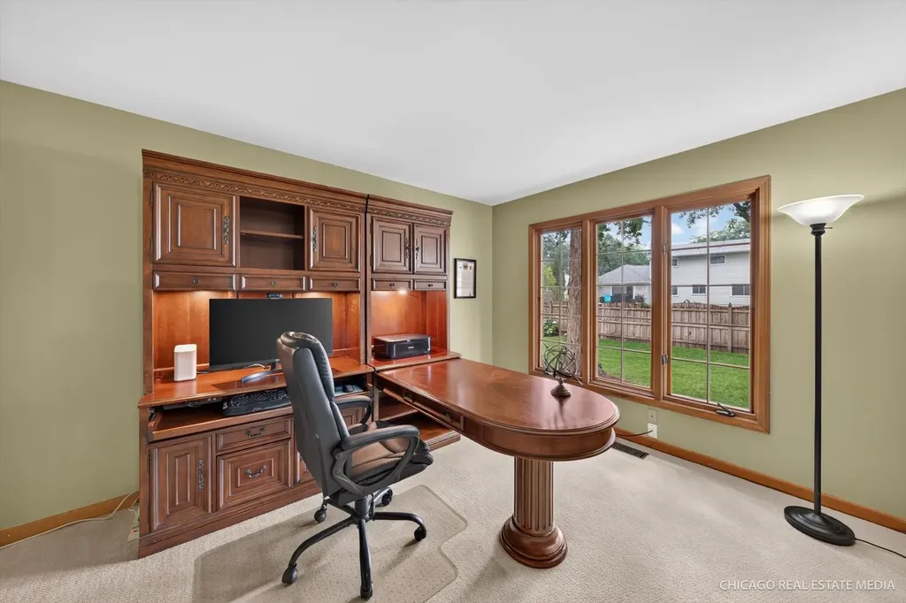 425 Brentwood Court Roselle IL 60172