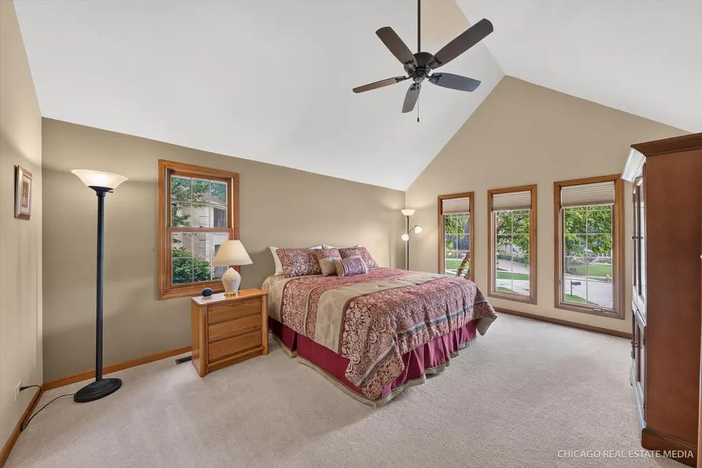 425 Brentwood Court Roselle IL 60172