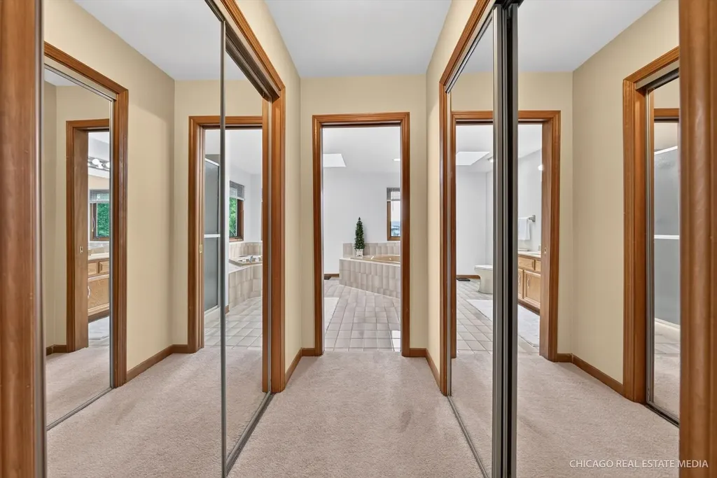 425 Brentwood Court Roselle IL 60172