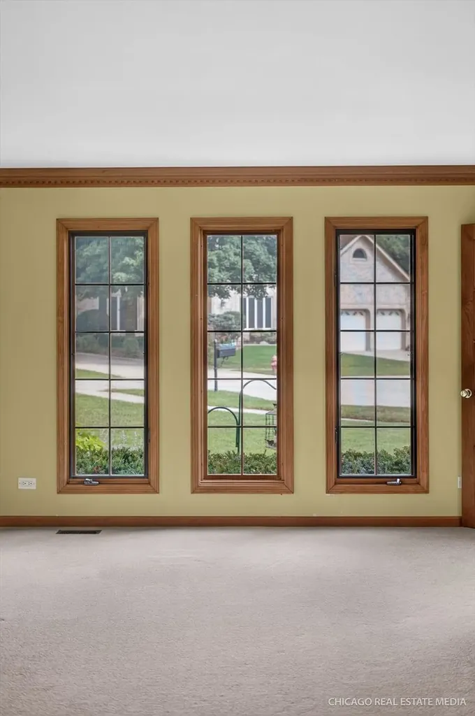425 Brentwood Court Roselle IL 60172
