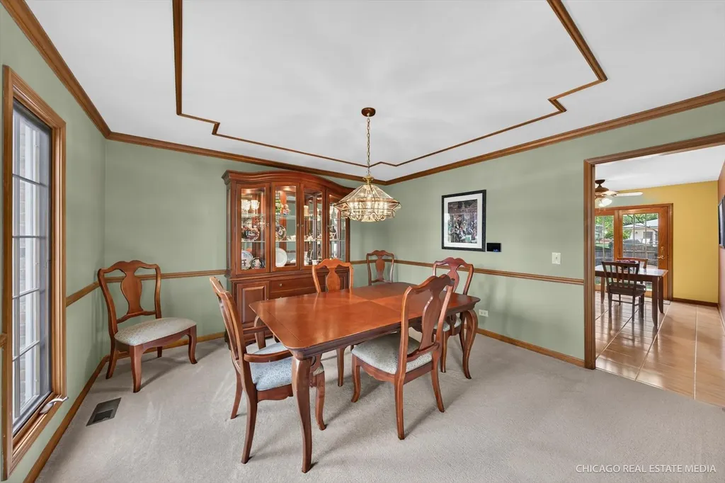 425 Brentwood Court Roselle IL 60172