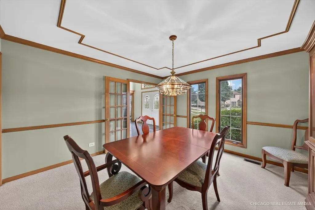 425 Brentwood Court Roselle IL 60172