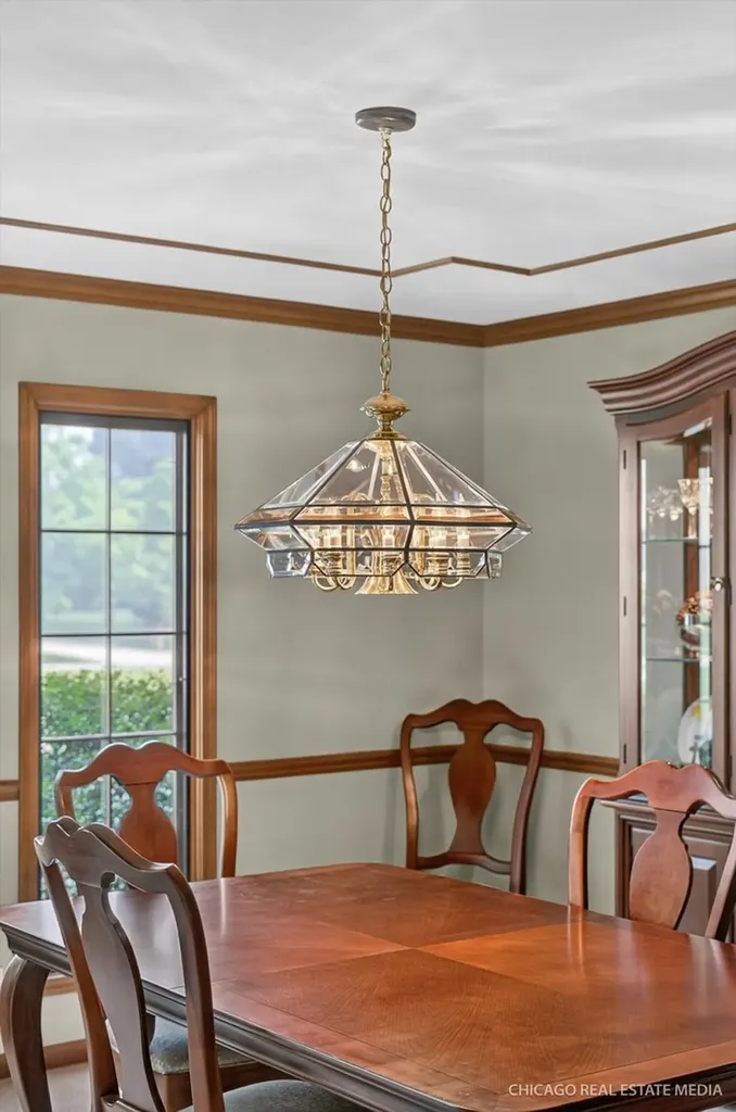 425 Brentwood Court Roselle IL 60172