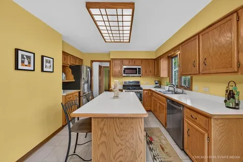 425 Brentwood Court Roselle IL 60172