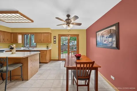 425 Brentwood Court Roselle IL 60172