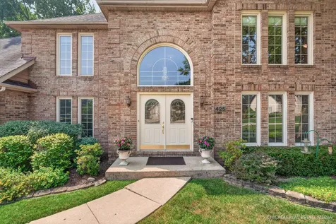 425 Brentwood Court Roselle IL 60172