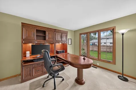 425 Brentwood Court Roselle IL 60172