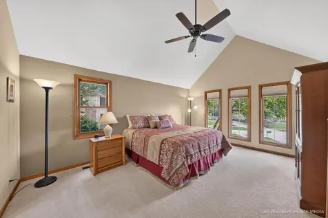 425 Brentwood Court Roselle IL 60172